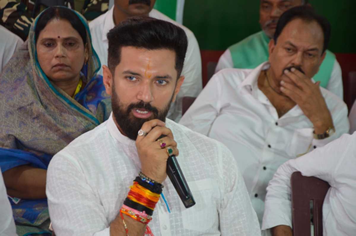 नीतीश कुमार की मानसिक स्थिति ठीक नहीं, इलाज की जरूरत है, उनका मेडिकल बुलेटिन जारी हो : चिराग पासवान नीतीश कुमार की मानसिक स्थिति ठीक नहीं, इलाज की जरूरत है, उनका मेडिकल बुलेटिन जारी हो : चिराग पासवान